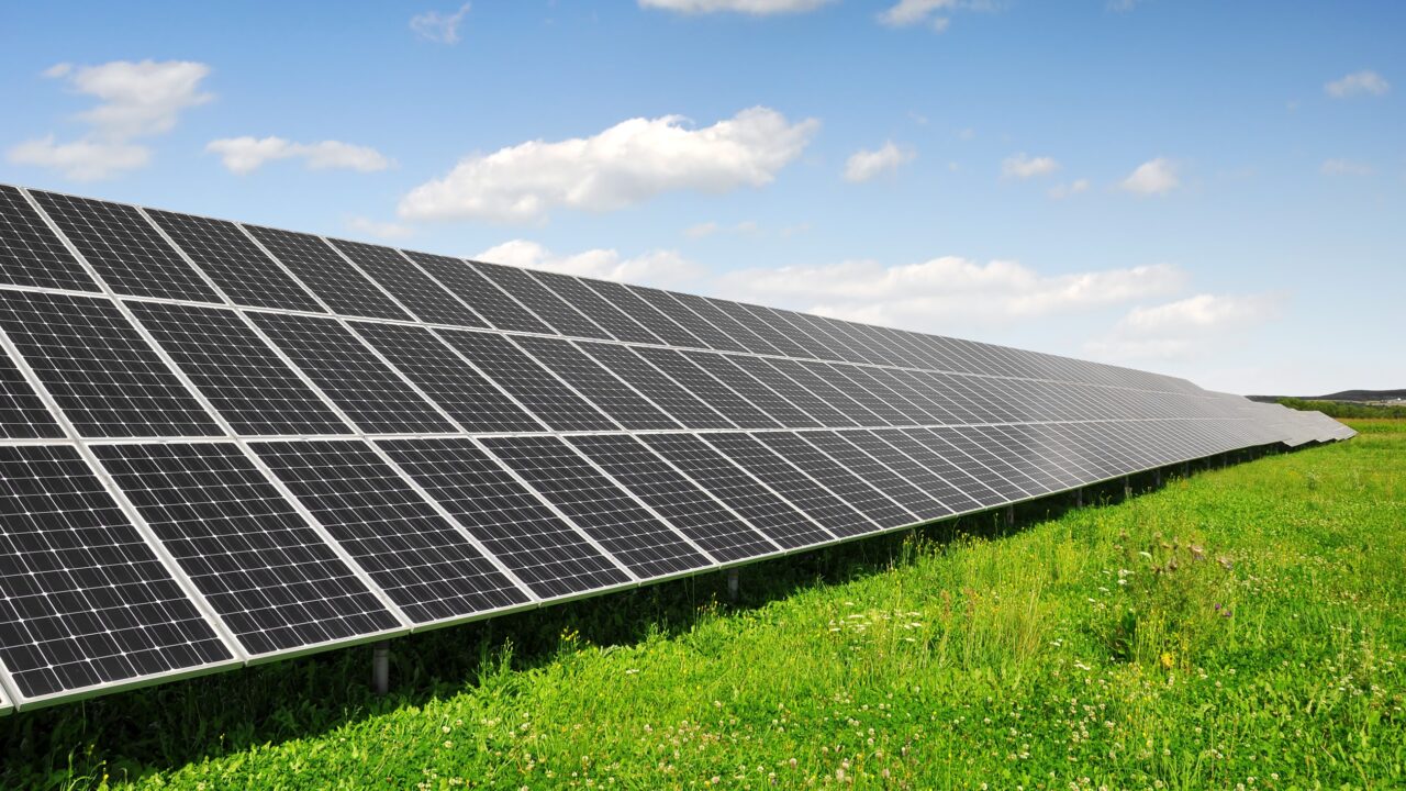 Kas kulukas elektrivõrgu liitumistasu või salvestusega päikesepargi lahendus? thumbnail
