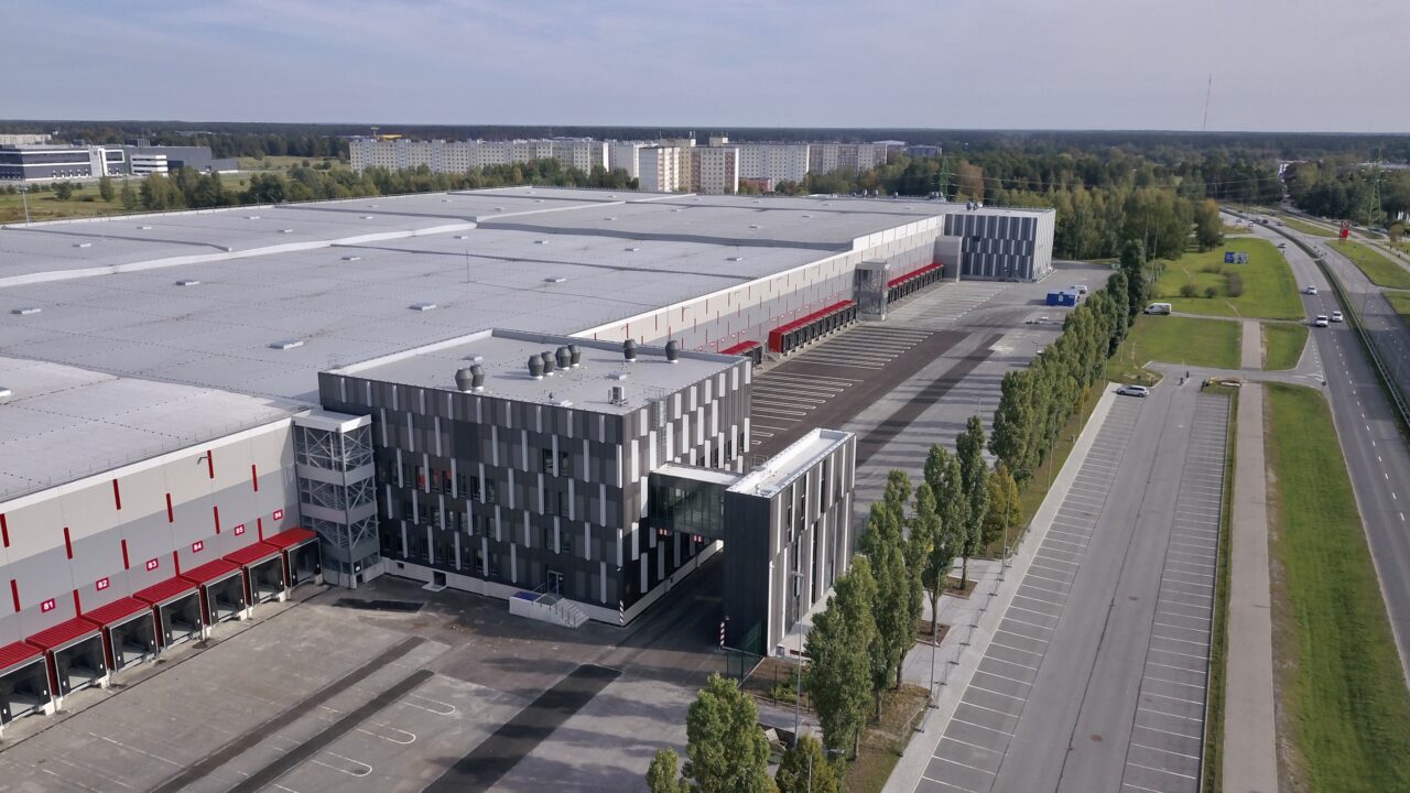 Aasta suurim kinnisvaratehing Baltikumis: Rimi müüs oma Riia logistikakeskuse ja jääb sinna 15 aastaks ainurentnikuks thumbnail
